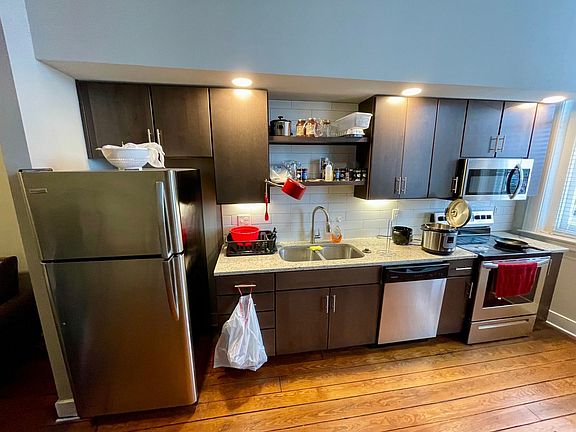 3rd image of 2022 E Broad St Unit 205