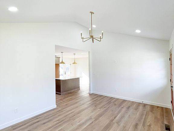 3rd image of 81 Peachtree St