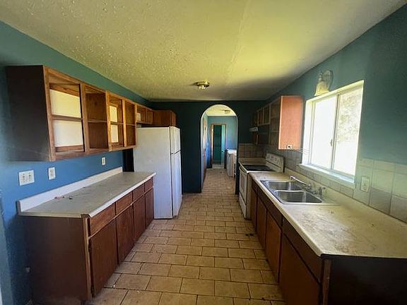 3rd image of 16-1561 35th Ave