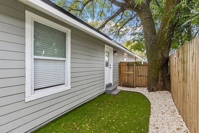 2410 E Columbus Dr — Photo 5