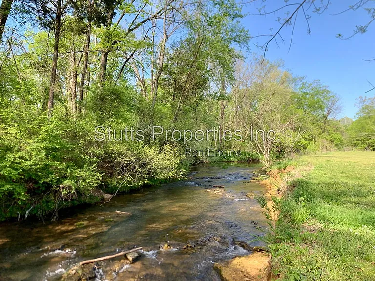 Creekside Apartments — Photo 45