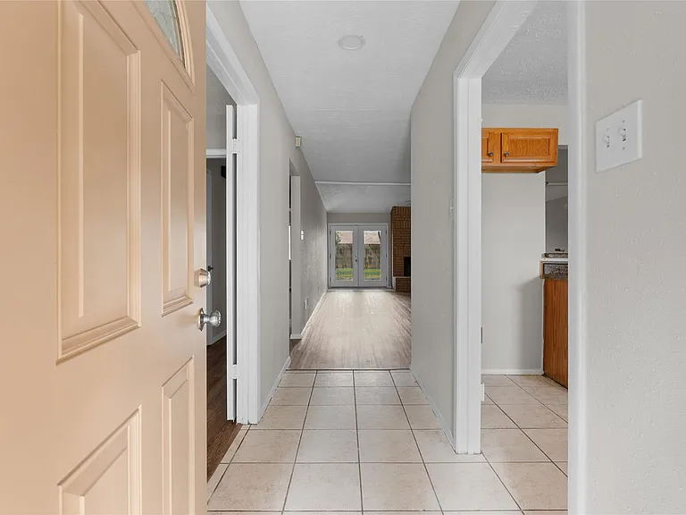 2819 Sugar Wood Dr — Photo 4
