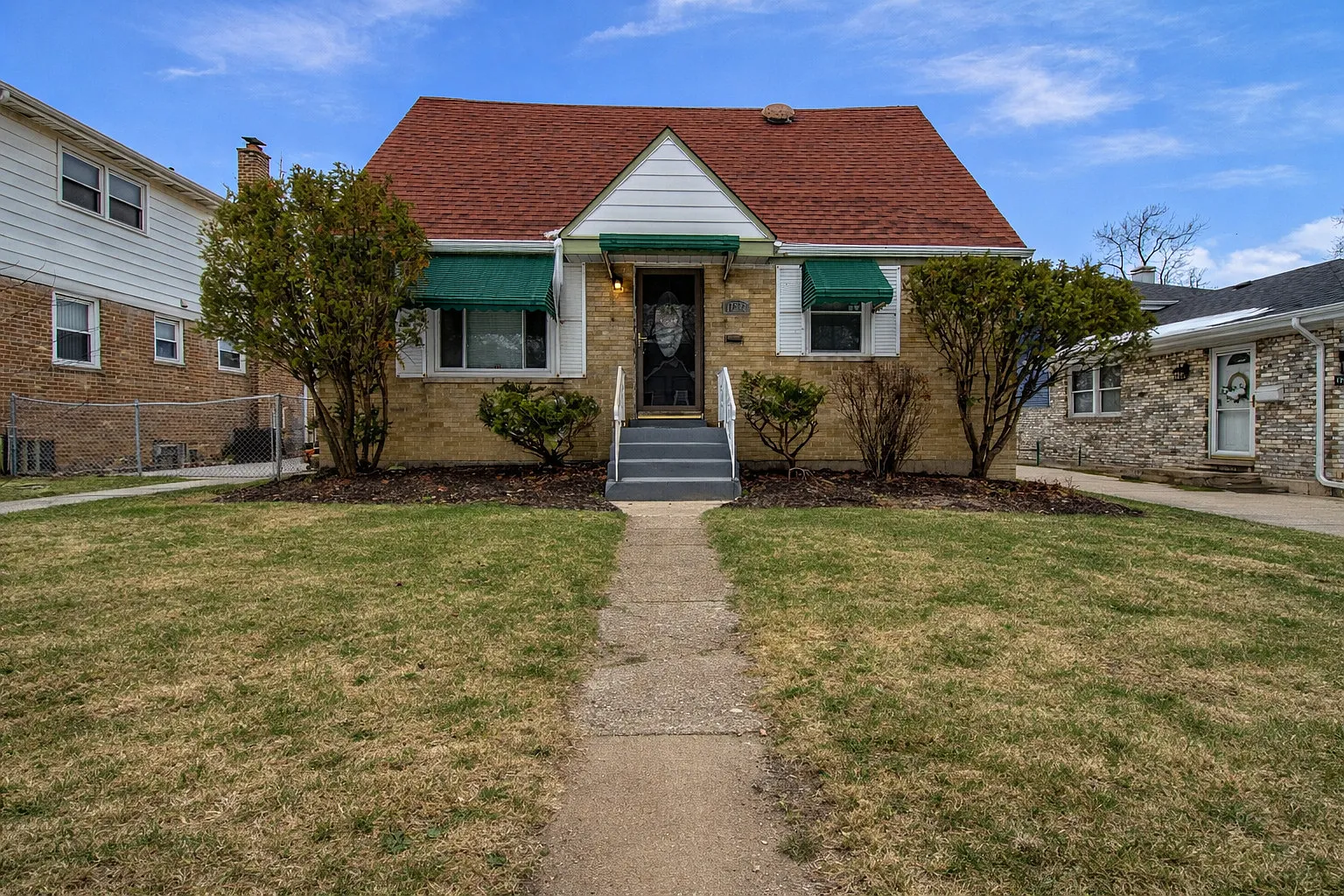 17552 Roy St photo 1