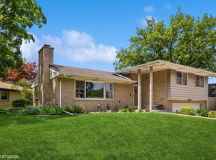 140 Michael John Dr, Park Ridge, IL 60068