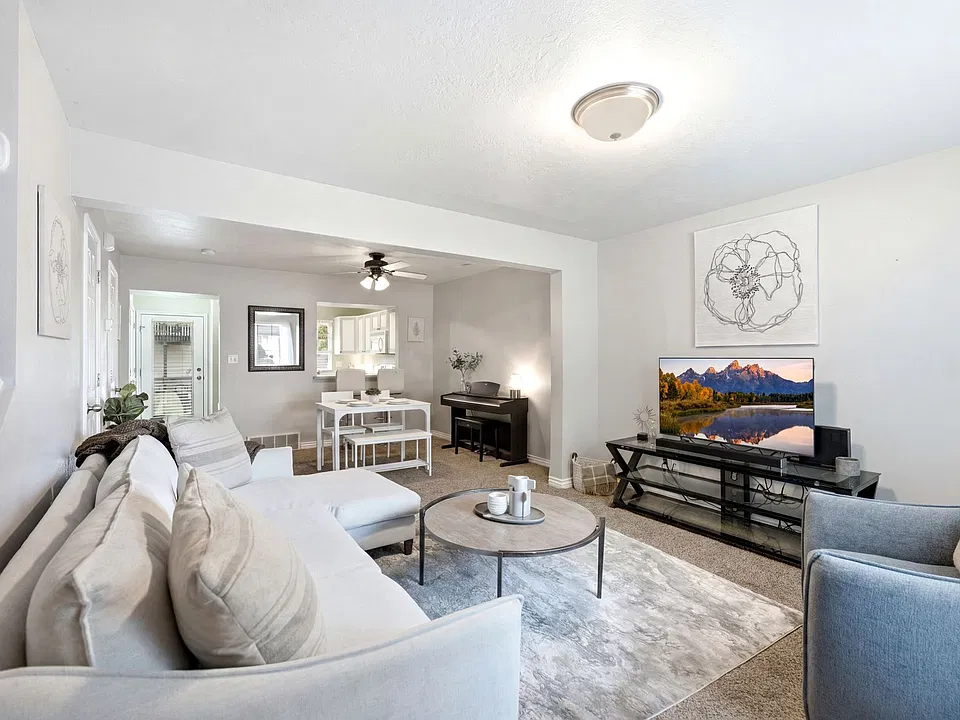 1672 Canyonwoods Dr