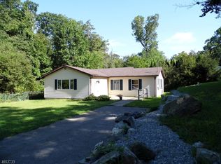 87 Bayonne Dr, Hewitt, NJ 07421