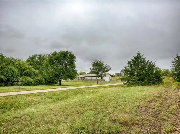 9936 W 319th St, Louisburg, KS 66053