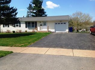 693 Cabot Rd, Rochester, NY 14626
