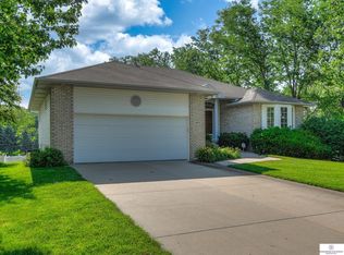 8833 S 97th St, La Vista, NE 68128