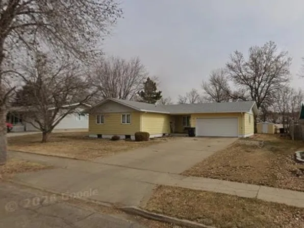 311 Lakota Ave N, Center, ND 58530