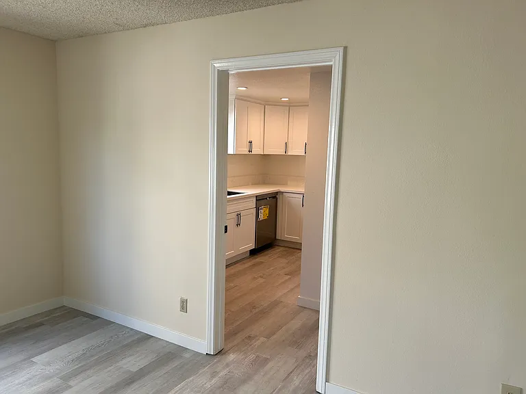 1924 Pelham Ave #201 — Photo 4