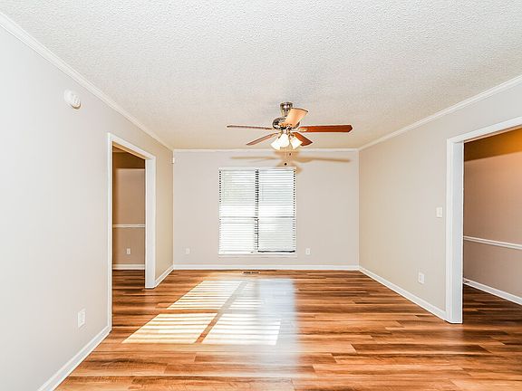 4th image of 704 Cherry Ln