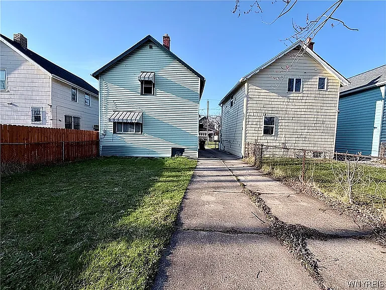Shirley Ave — Photo 24