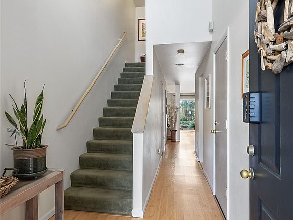 5th image of 5806 Chardonnay Drive SE