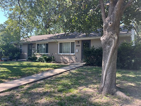 Large 2 bedroom 1 Full Bathroom unit.