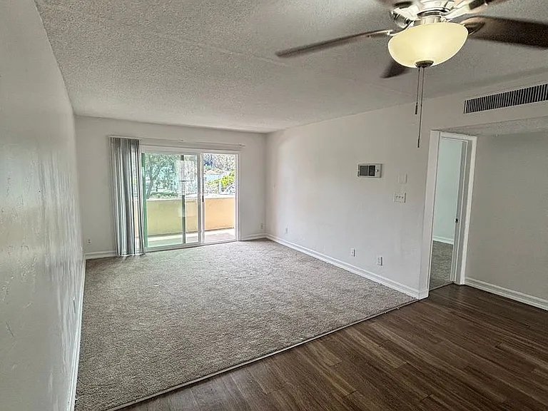 University Terrace Apartments — Photo 7