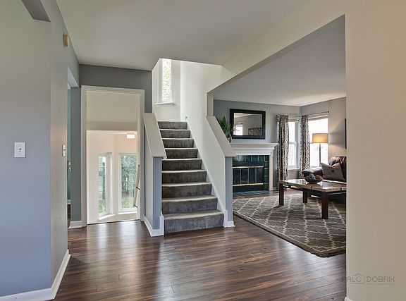 5th image of 537 Arlington Ln
