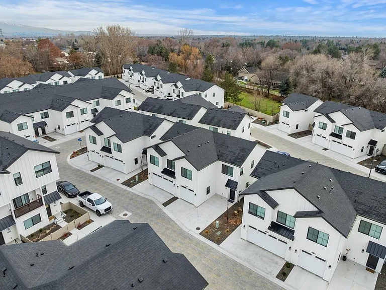 Alpine Landing Townhomes — Photo 21