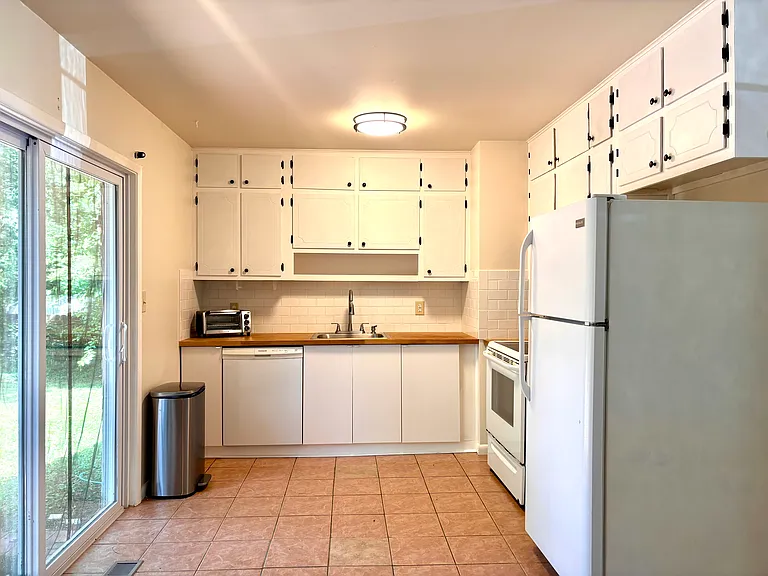 2730 Carolyn Dr SE — Photo 4