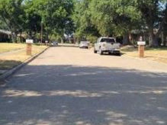 Exterior Neighborhood (street photo)