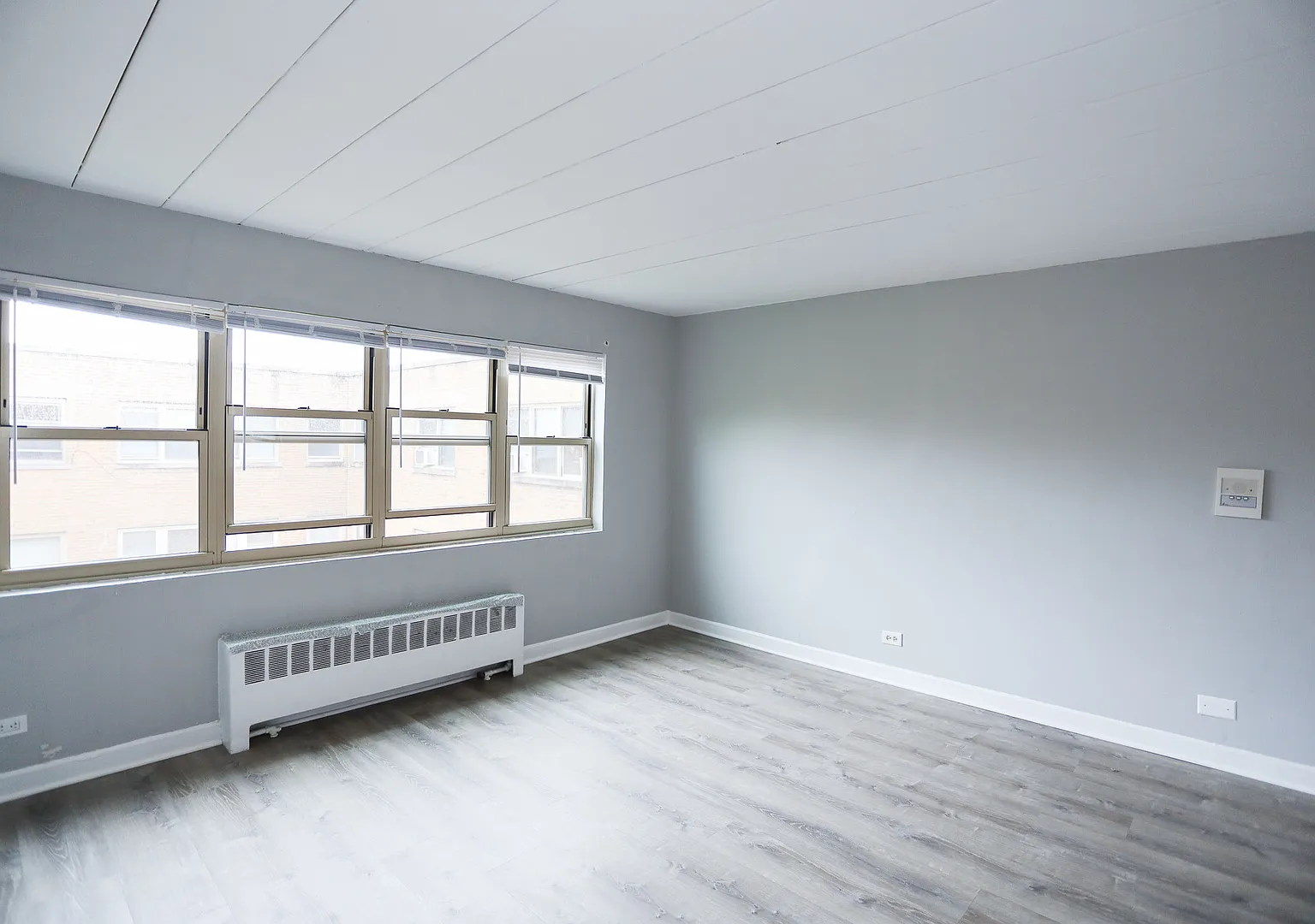 5649 N Christiana Ave — Photo 2