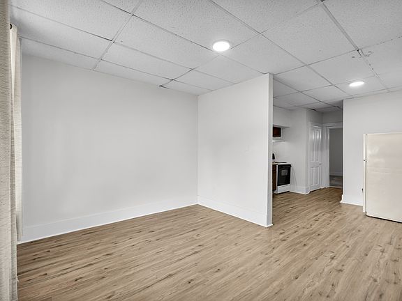 4th image of 426 W Green St Floor 1