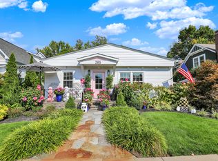 285 N Main St, Zionsville, IN 46077