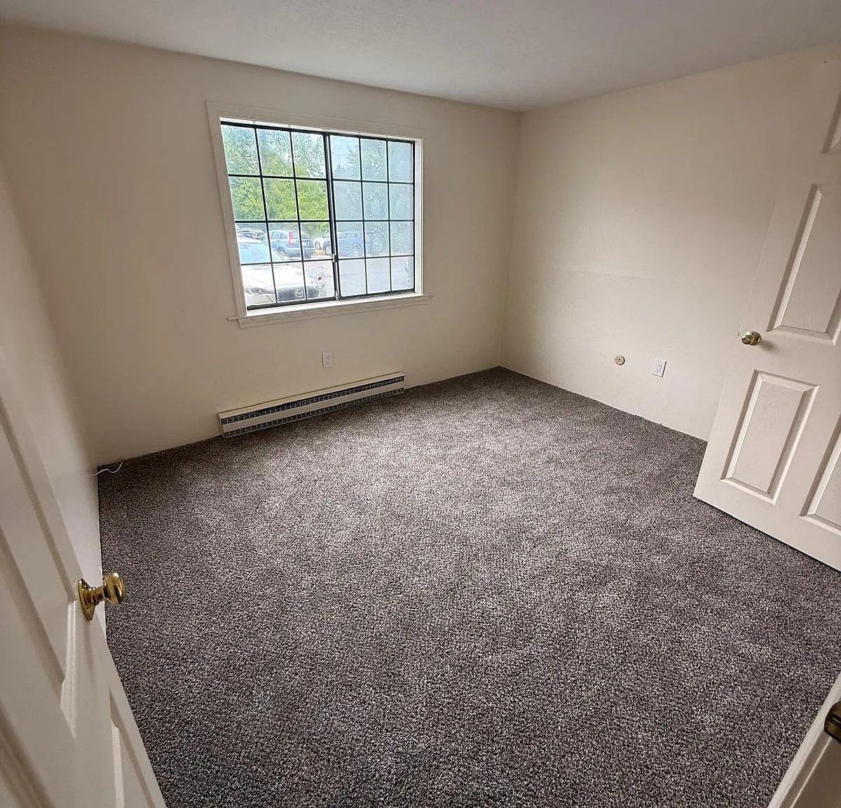2 bed, 920 sqft, $2,400 — Photo 3