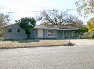 1416 W 4th St, Lampasas, TX 76550