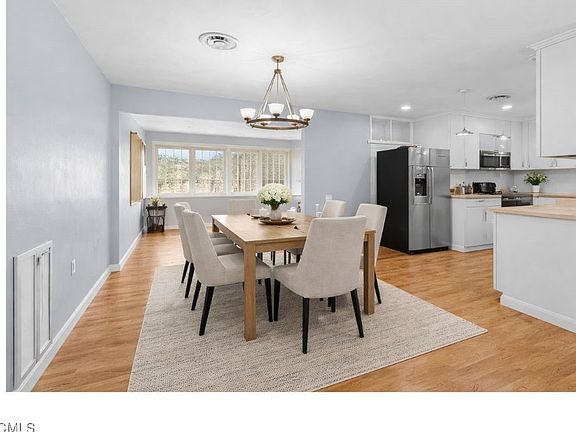 4th image of 1450 Charles Rd