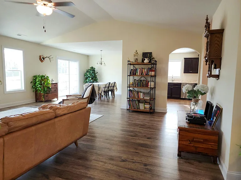 110 Village Creek Dr — Photo 5