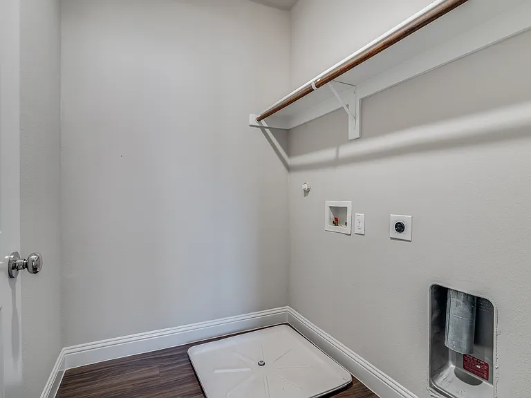 4533 Titus Cir — Photo 22