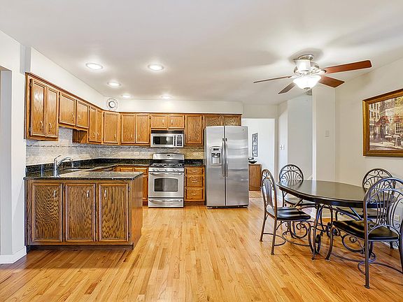 3rd image of 14014 Clearview Dr