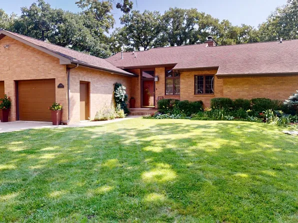 2301 Francis Sites Dr, Spirit Lake, IA 51360