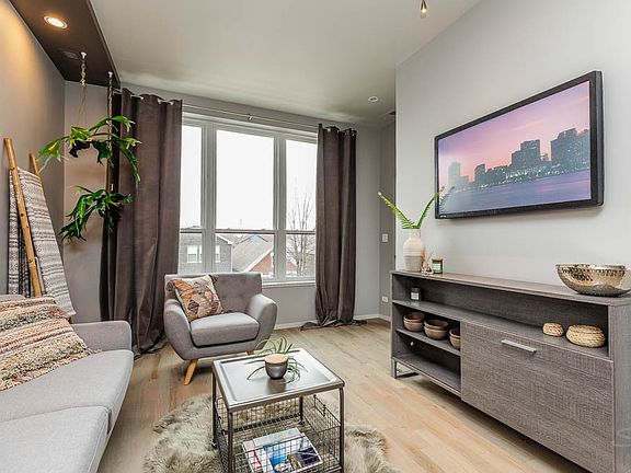 4th image of 2108 W 18th Pl Unit 5