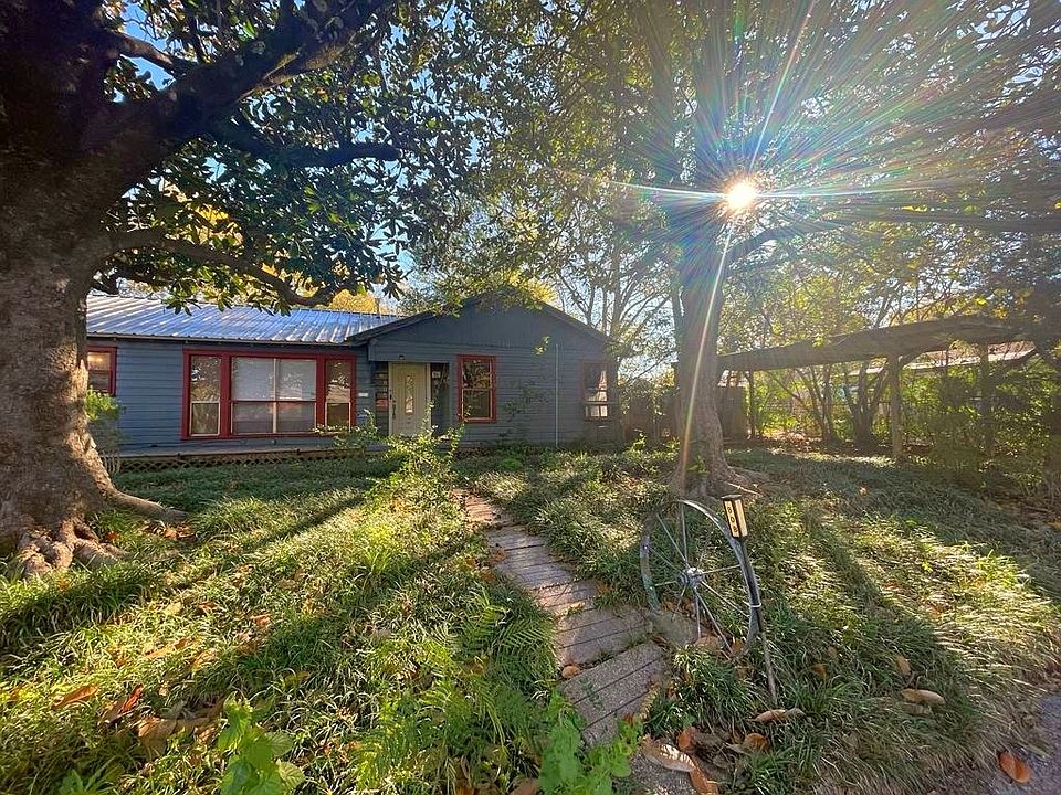808 N Line St, Mineola, TX 75773 MLS 20486258 Zillow