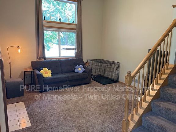 3rd image of 10922 Tamarack St NW