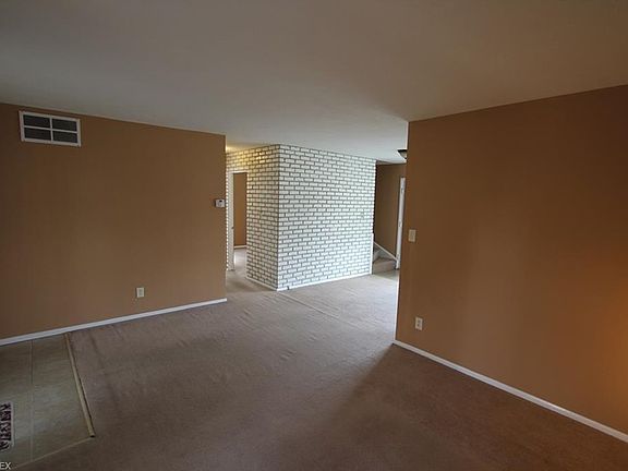 5th image of 481 Fairway Blvd