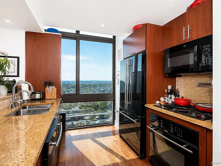 175 Huguenot St #3103 — Photo 8