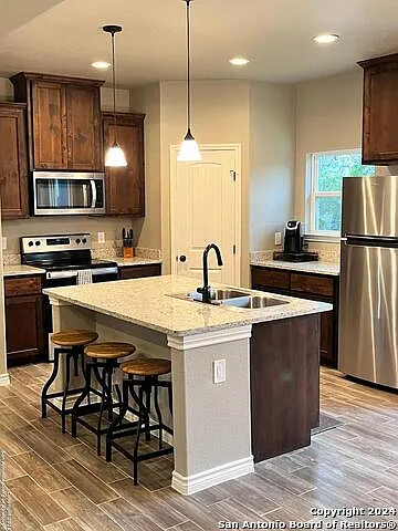 3 bed, 2.0 bath, 1386 sqft, $2,200 — Photo 2