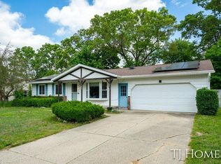 4536 Trail View Dr NE, Grand Rapids, MI 49525