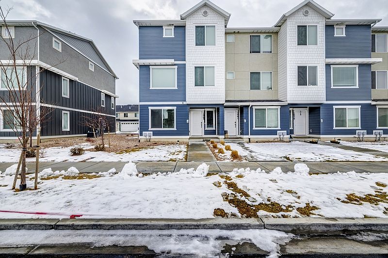 1st image of 1063 E Waterway Ln #1