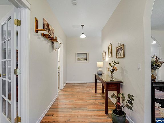 3rd image of 1842 E Burnett St