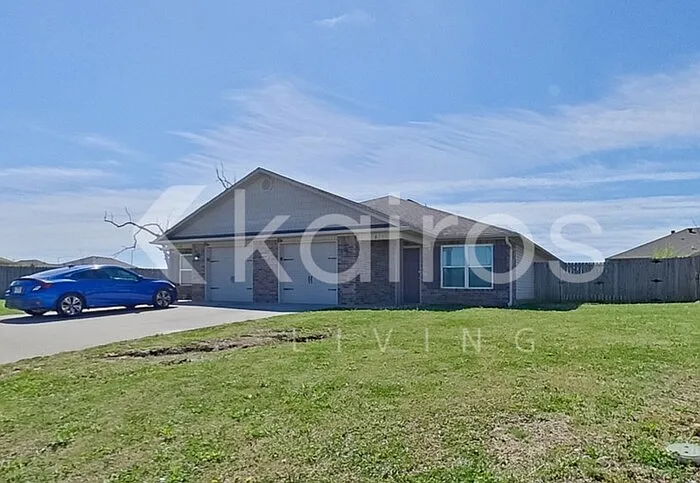 Building Photo - 4009 E Thomas St #B