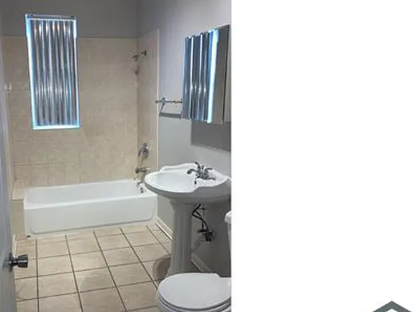 2511 E 76th St Unit 3, Chicago, IL 60649