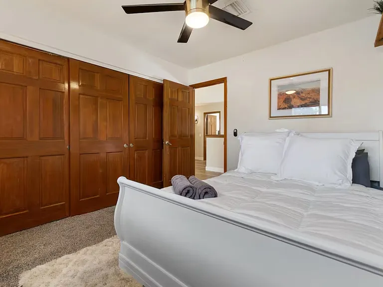 Fourth Scottsdale Bedroom Queen Bed