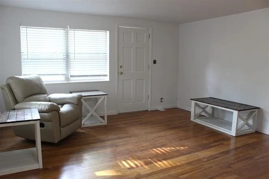 3 bed, 1404 sqft, $1,750 — Photo 3