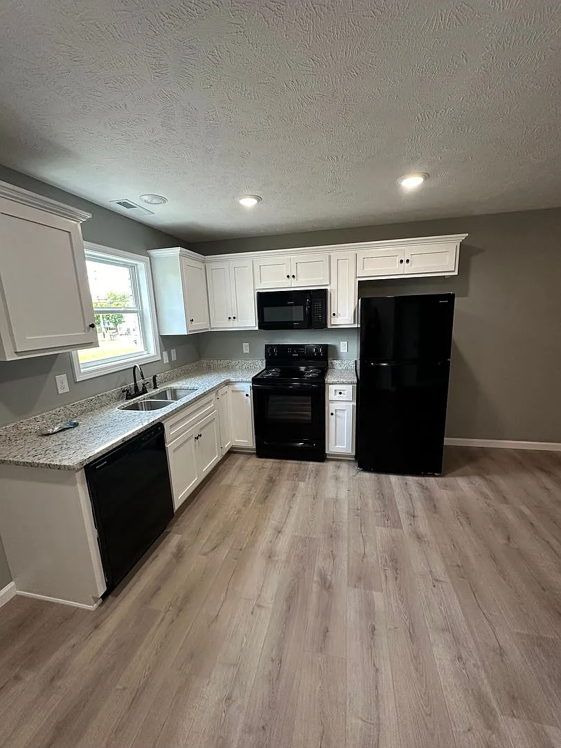 705 Haley Haven Apartments — Photo 3