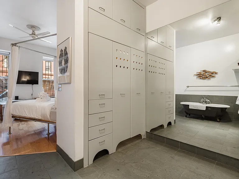 456 W 49th St #1 — Photo 27