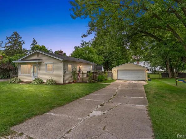 2334 Bradford Dr, Flint, MI 48507